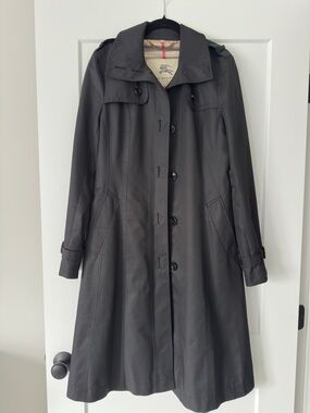 Burberry Women's Black Trench Coat with Classic Silhouette
